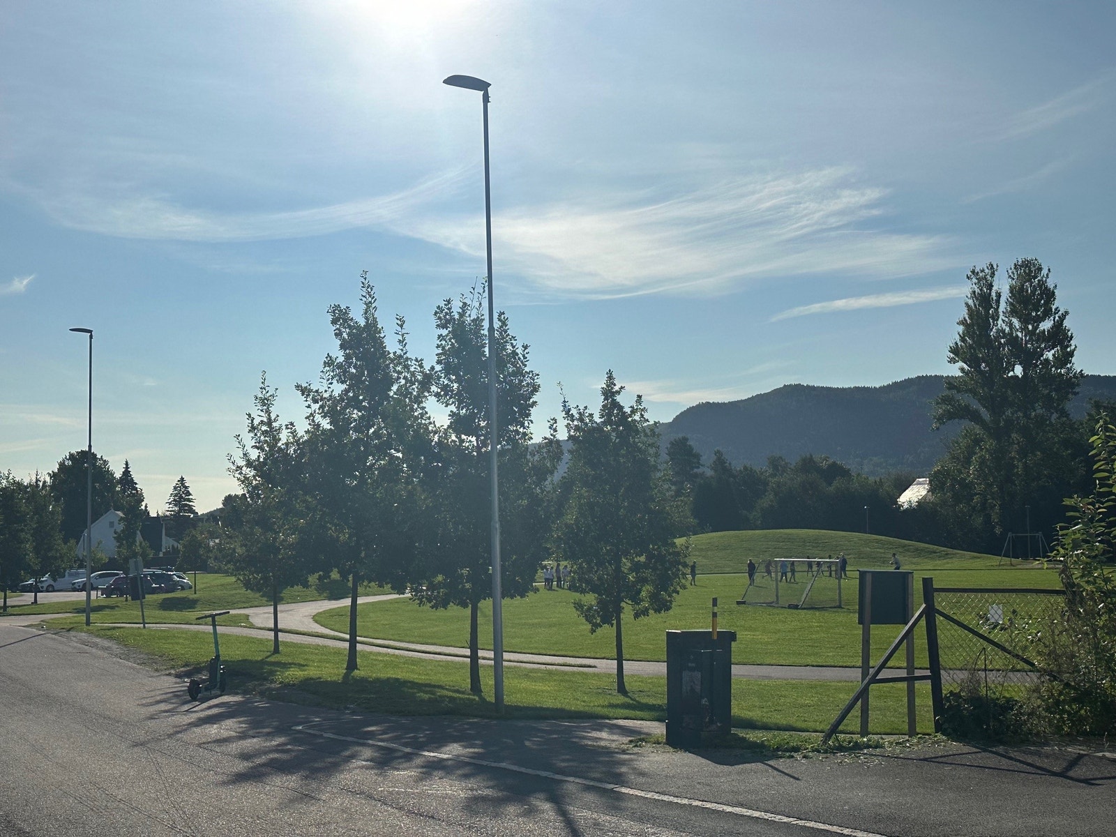 Leilighet sentralt rett ved stor friområdet (Tusenårsstedet) med skate, basket og klatrevegg. Galleribilde
