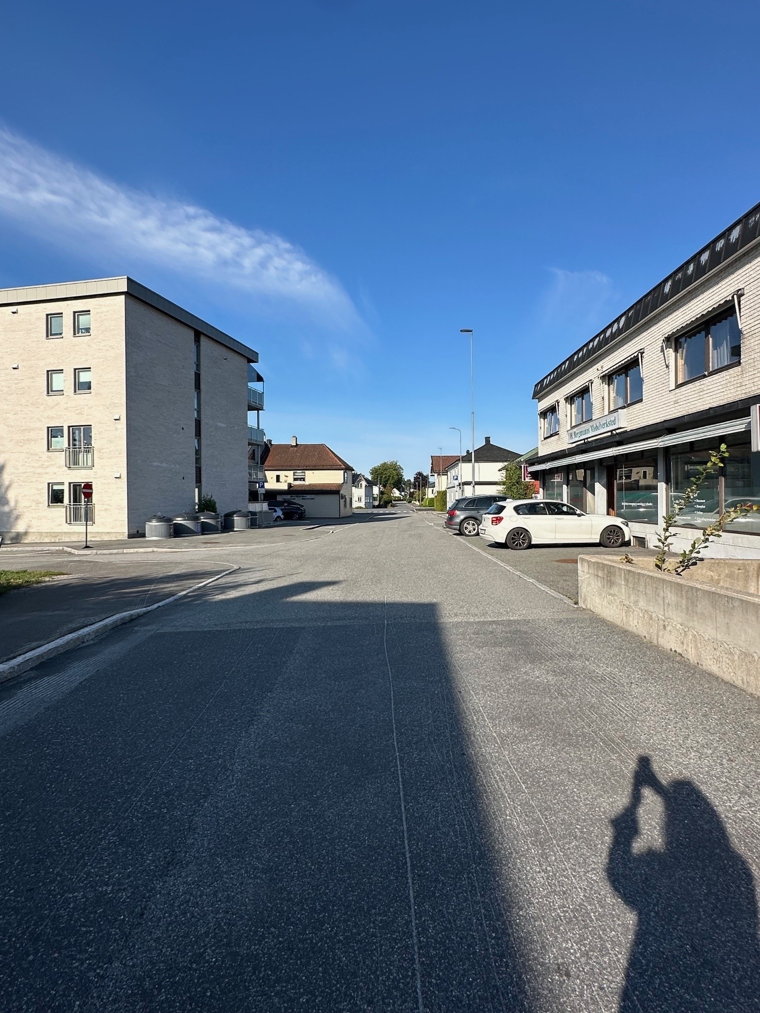 Leilighet sentralt i Krokstadelva med kort avstand til knutepunkt, buss og ALTI kjøpesenter. Galleribilde