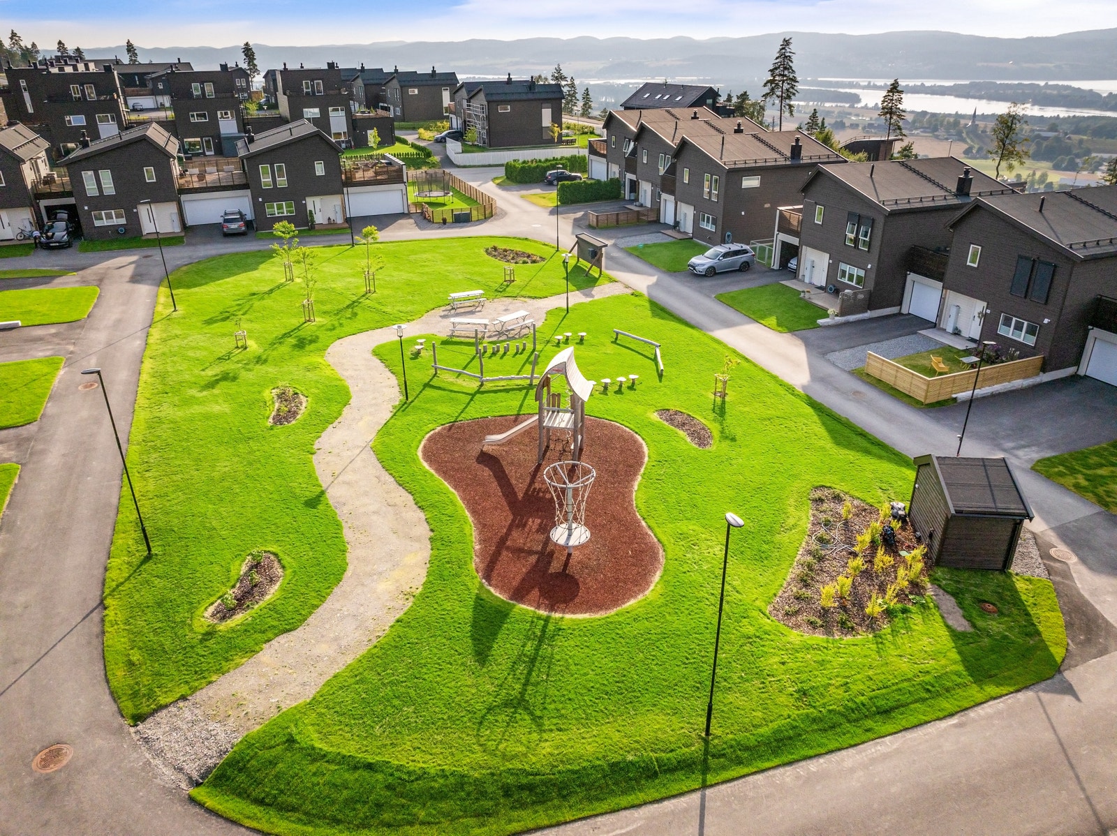 Fellesområde som innbyr til lek og hygge for store og små Galleribilde