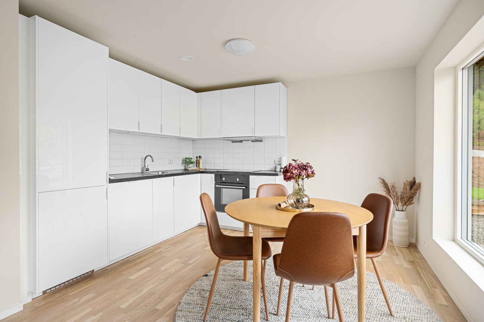 Kjøkken med spiseplass Galleribilde