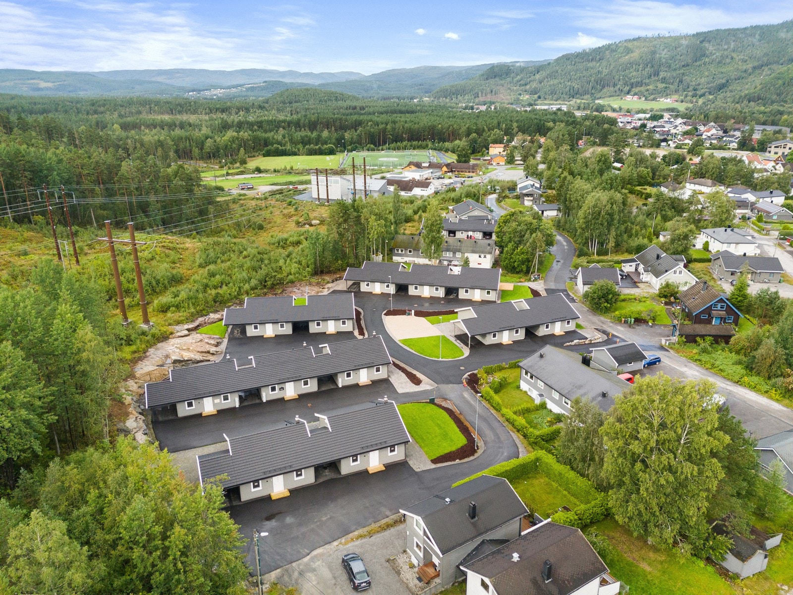 Dronebilde over Kjersti Park Galleribilde
