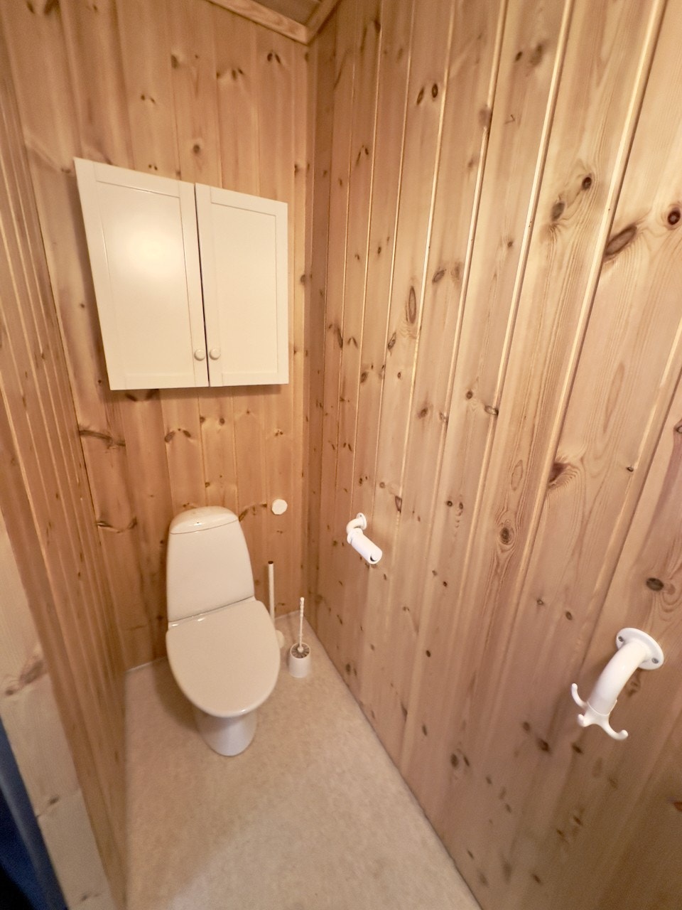 Koselig bad med dusj. Galleribilde