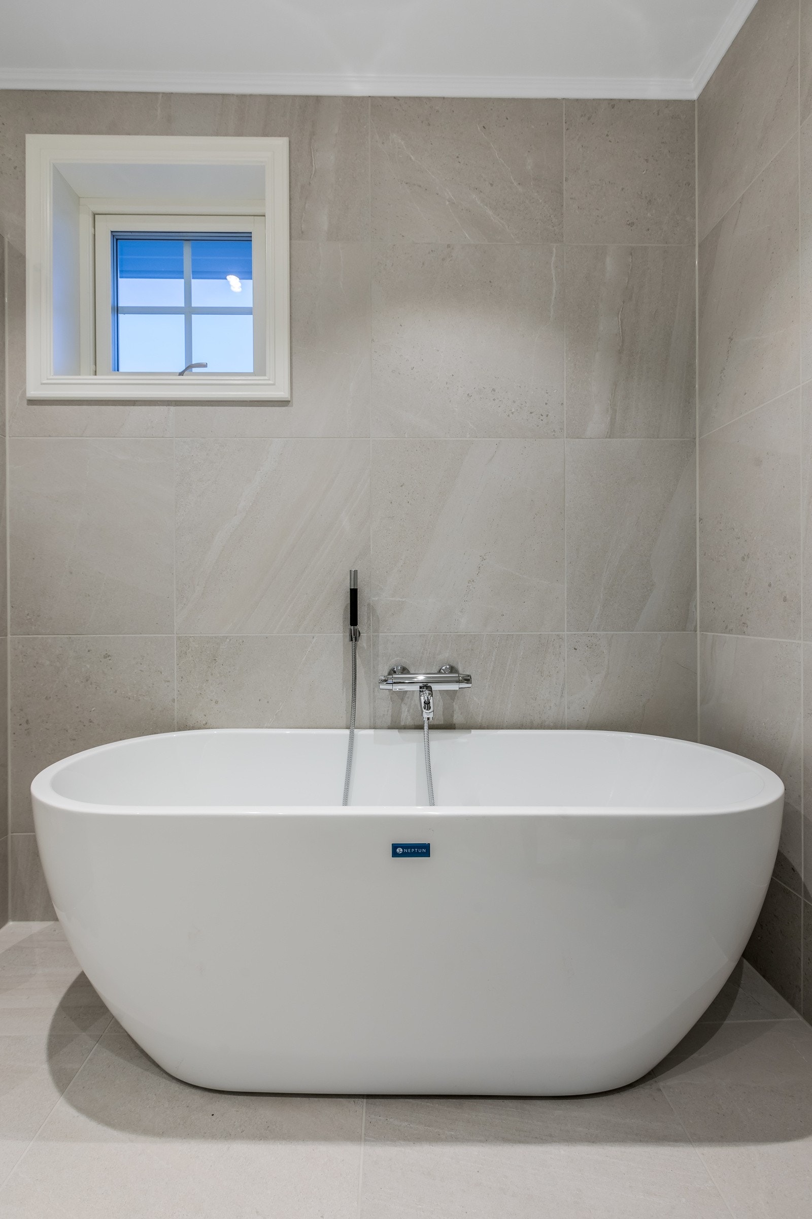 Badekar kan leveres som tilvalg på hovedbad. Bildene som benyttes i presentasjonen er fra andre hus Riis Bygg har oppført og er ment som illustrasjon. Det kan være avvik mot leveransen. Galleribilde