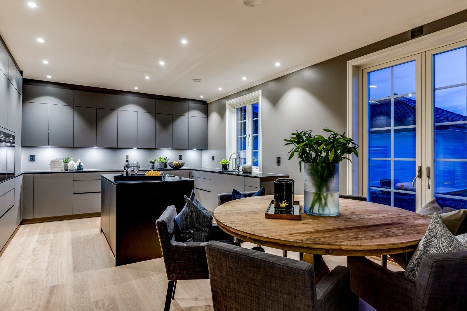 Bildene som benyttes i presentasjonen er fra andre hus Riis Bygg har oppført og er ment som illustrasjon. Det kan være avvik mot leveransen. Galleribilde