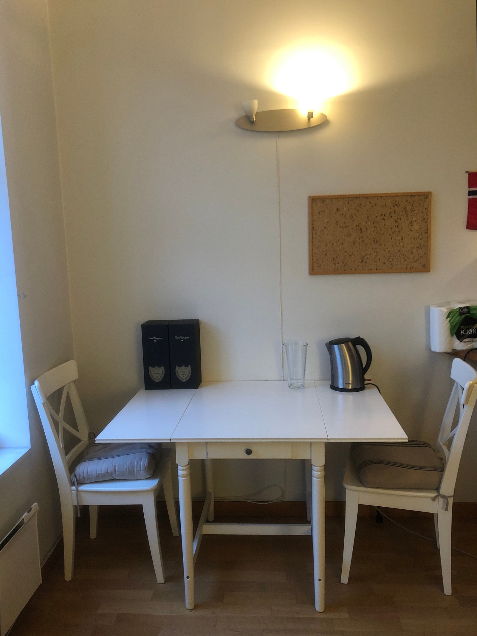 Spiseplass i stue/kjøkken Galleribilde