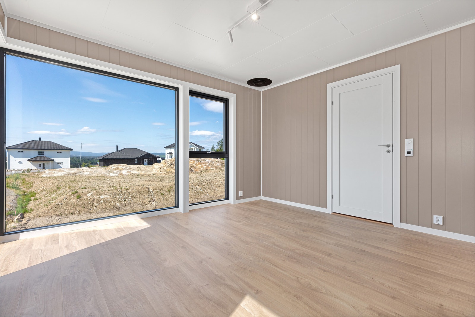 Åpen stue og kjøkkenløsning, bolig a. Foto fra samme type bolig. Avvik kan forekomme. Galleribilde