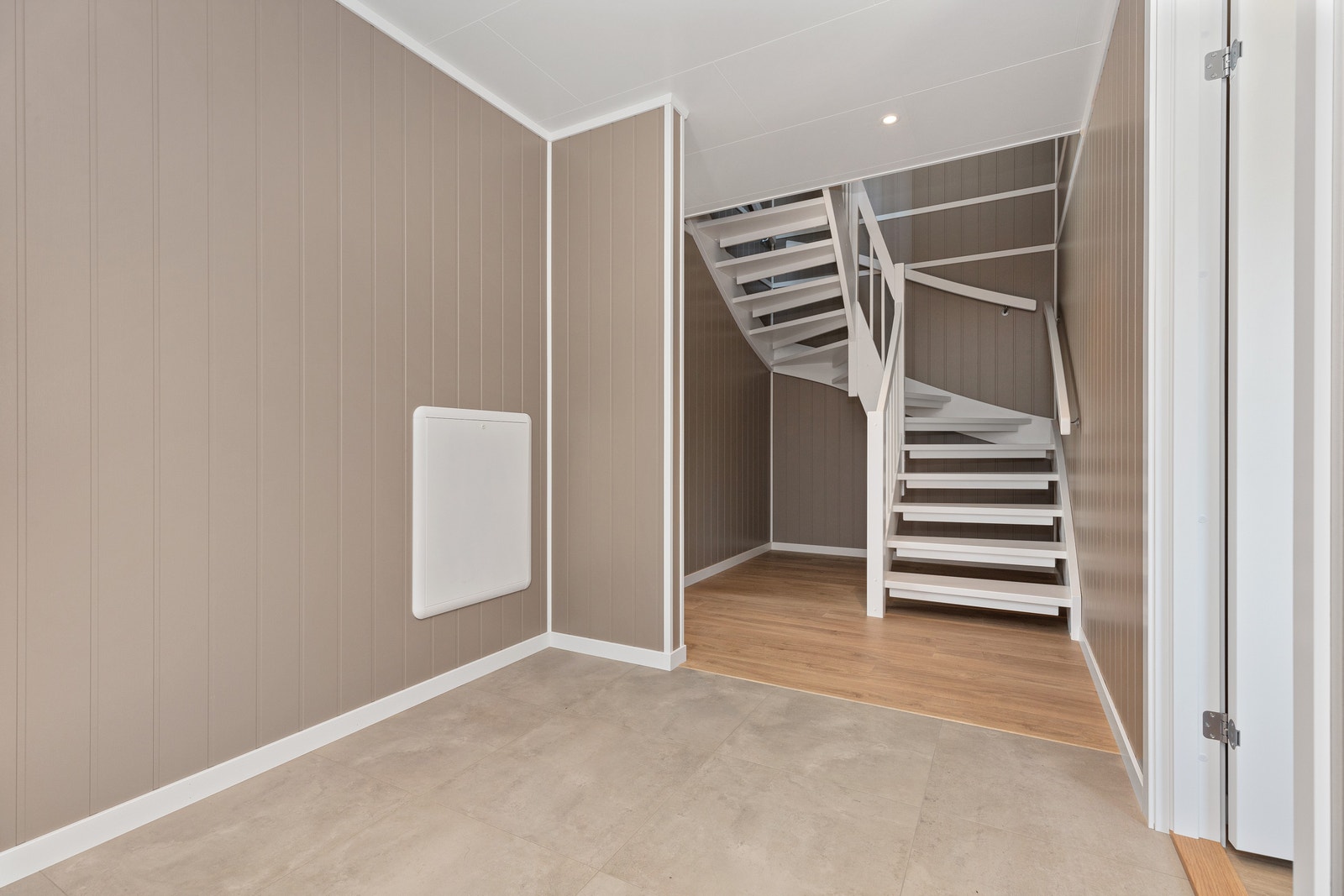 Gang sett mot trappen, bolig a.Foto fra samme type bolig. Avvik kan forekomme. Galleribilde