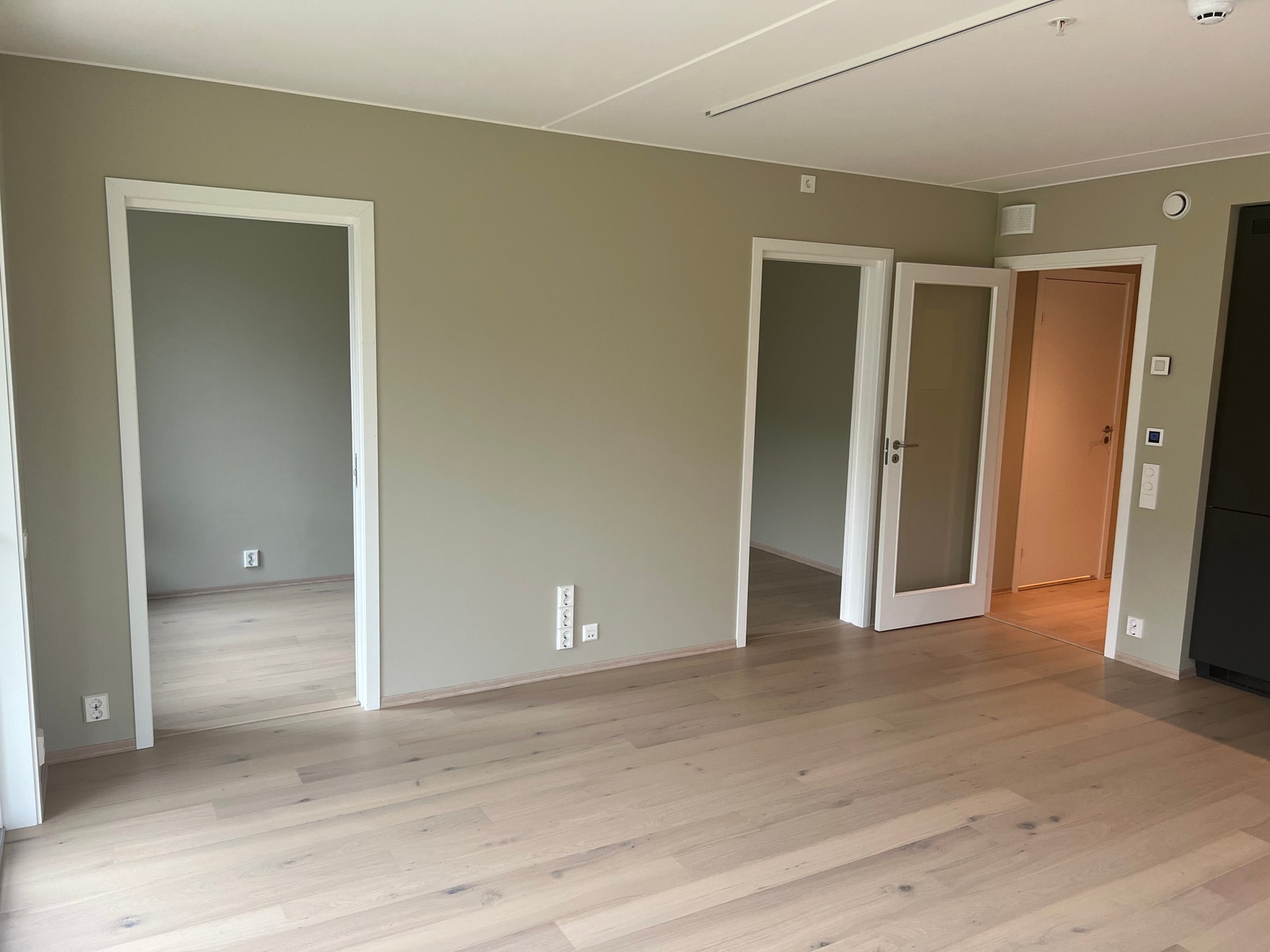 Stue med inngang til soverom Galleribilde