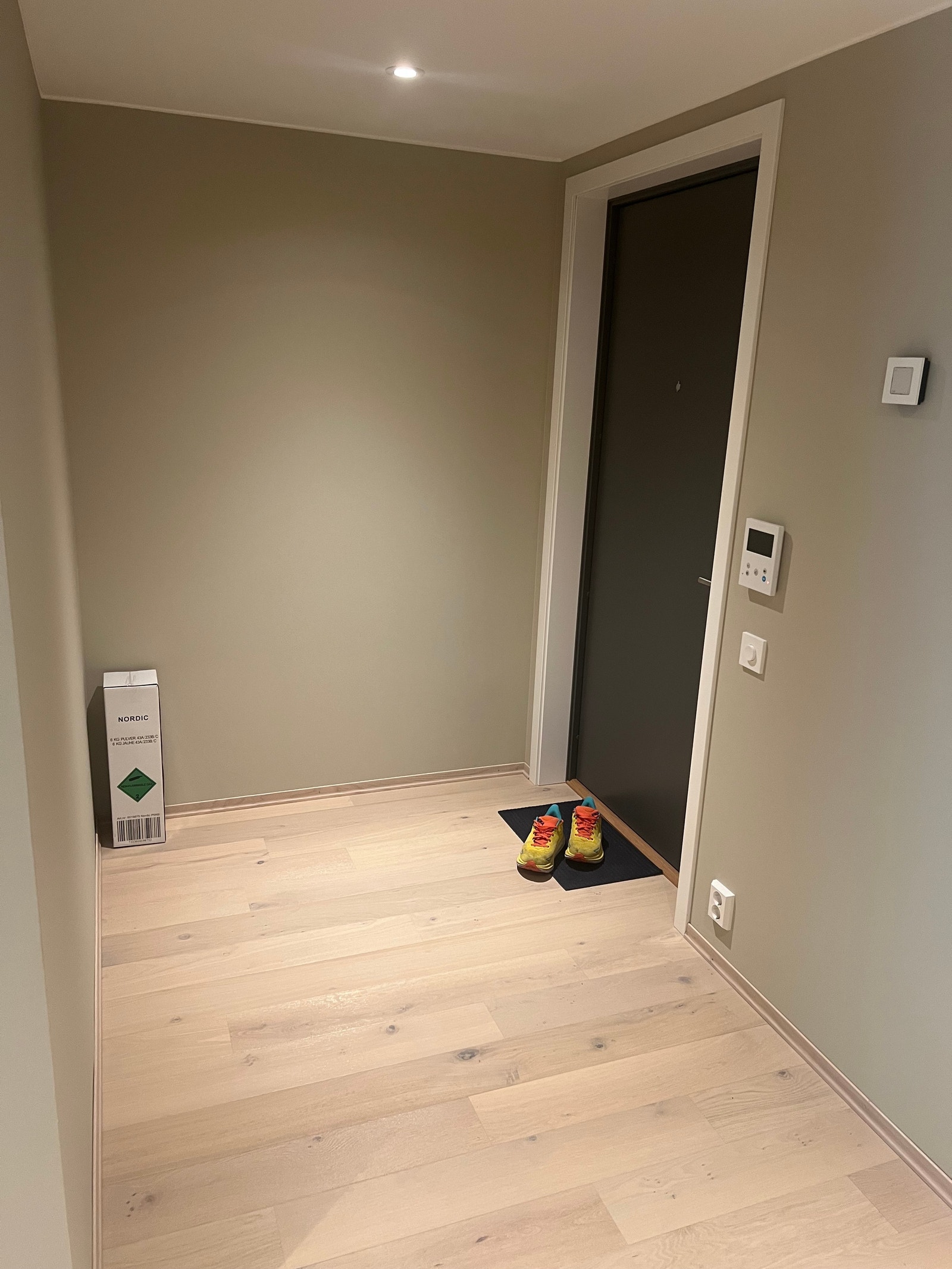 Inngang med god plass til oppbevaring Galleribilde