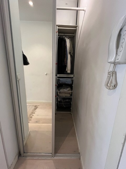 Skyvedørsgarderobe entre Galleribilde