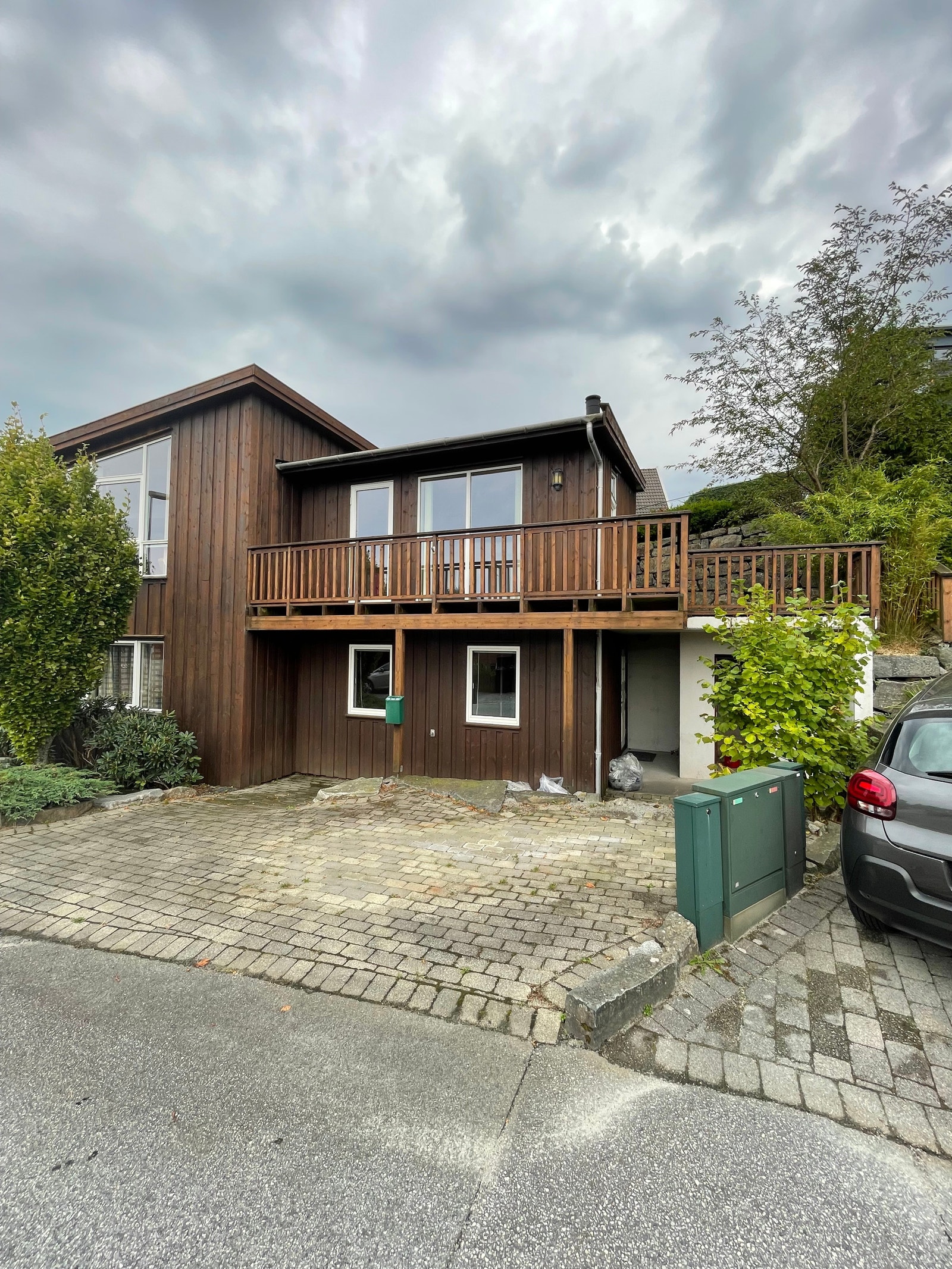 Parkering foran boligen Galleribilde