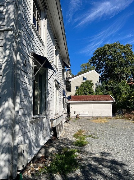 Bak siden - god parkeringsmulighet Galleribilde