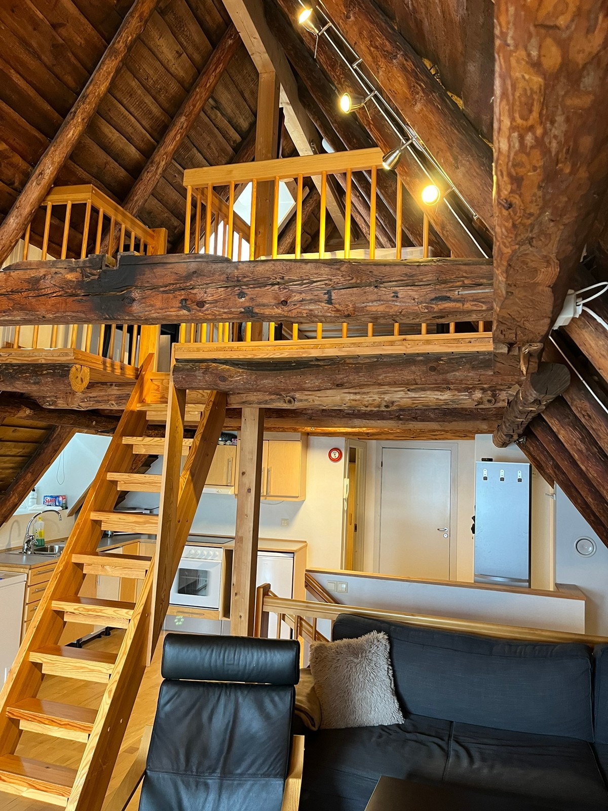 Trapp opp til hems og soverom Galleribilde