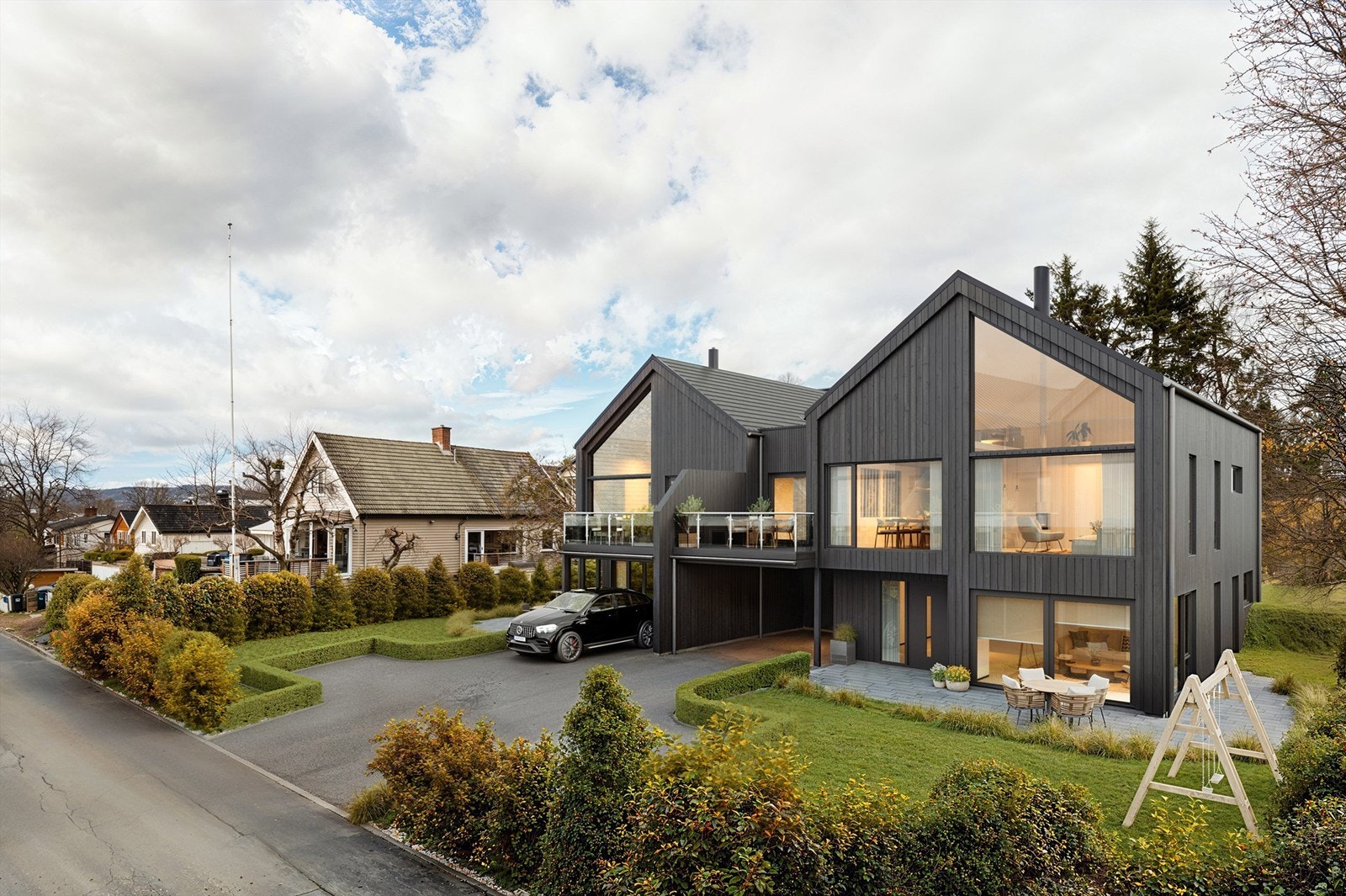 Beliggenheten til eiendommen er sentral og barnevennlig, med korte avstander til både skoler, barnehager, idrettsanlegg og restauranter/shoppingsenter. Standarden vil være topp moderne. Illustrasjonsbilde - avvik kan forekomme. Galleribilde