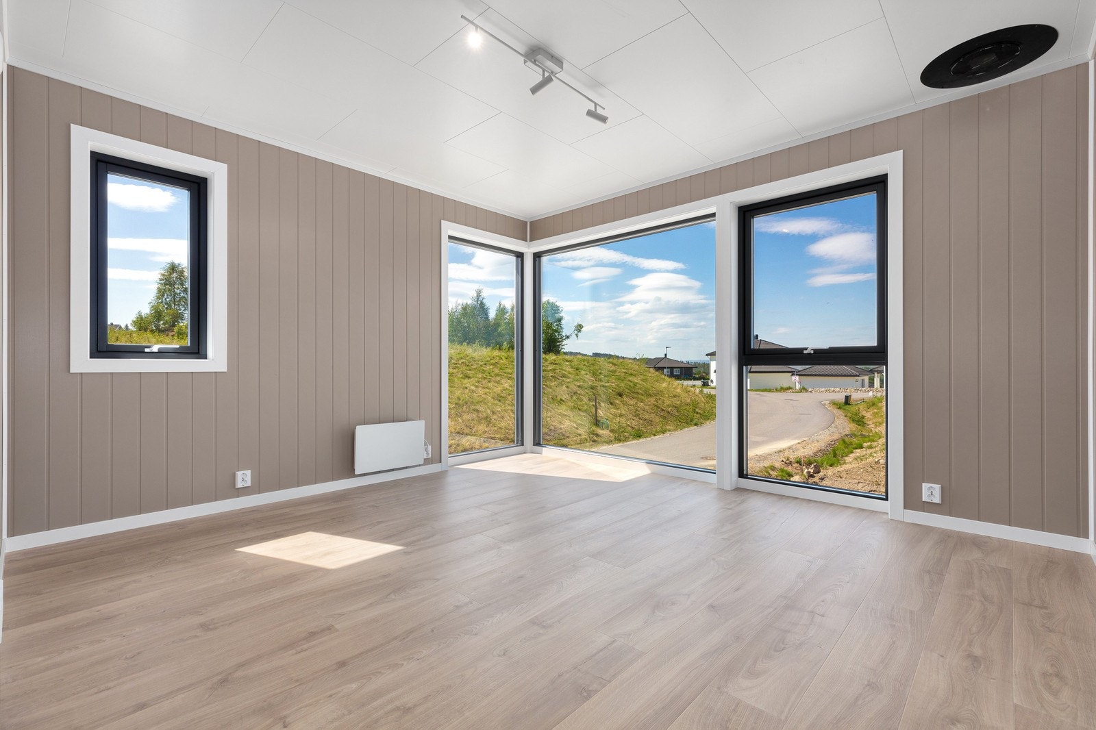 Egen tv-stue i 2. etasje. Foto fra samme type bolig. Avvik kan forekomme. Galleribilde