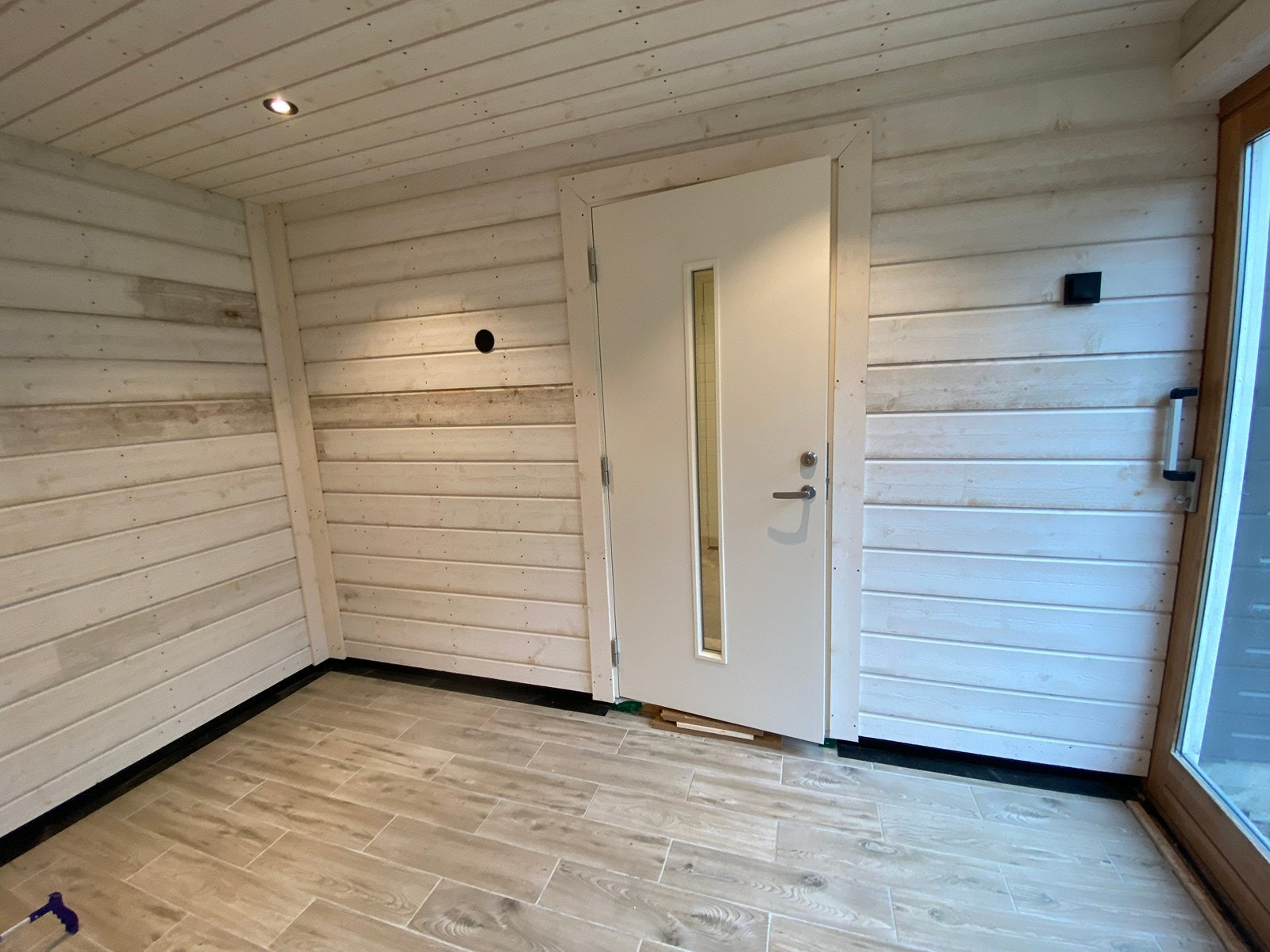 Innglasset uteområde, fint å sitte om kveldene under tak. Galleribilde