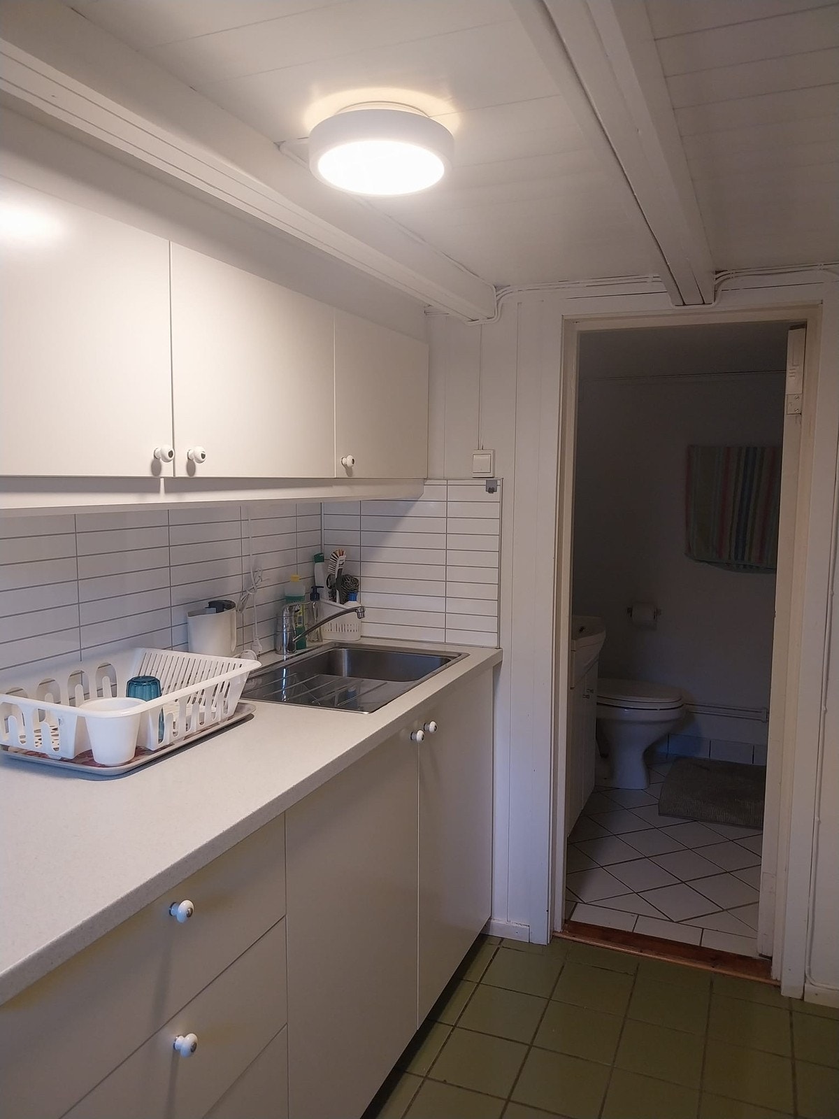 Kjøkken/bad m vaskemaskin Galleribilde