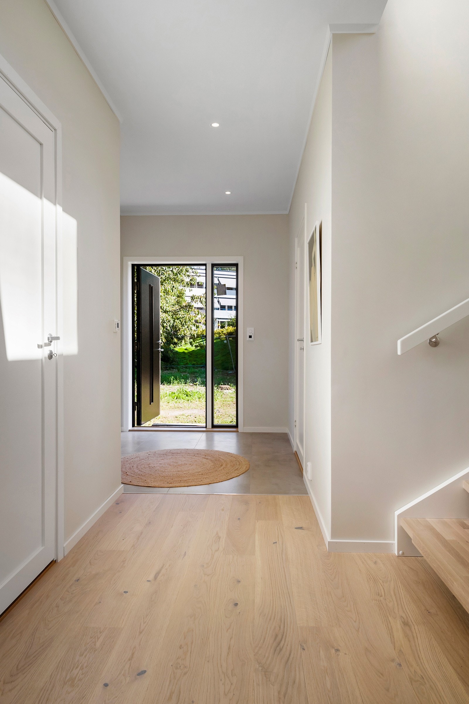 God plass i entré Galleribilde