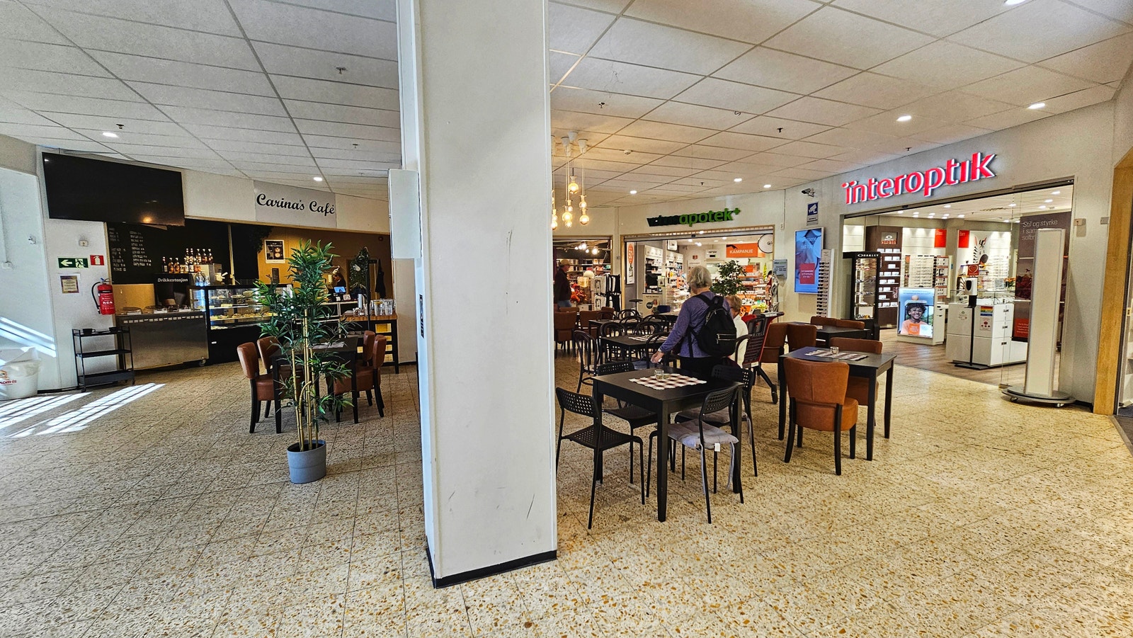 Market Area - Apotek (3-min walk) Galleribilde