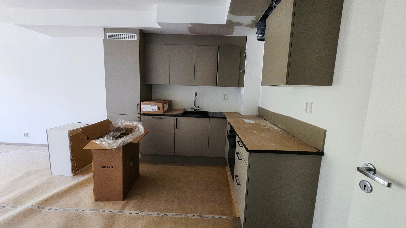 Apartment - Entrance to Living Room Galleribilde