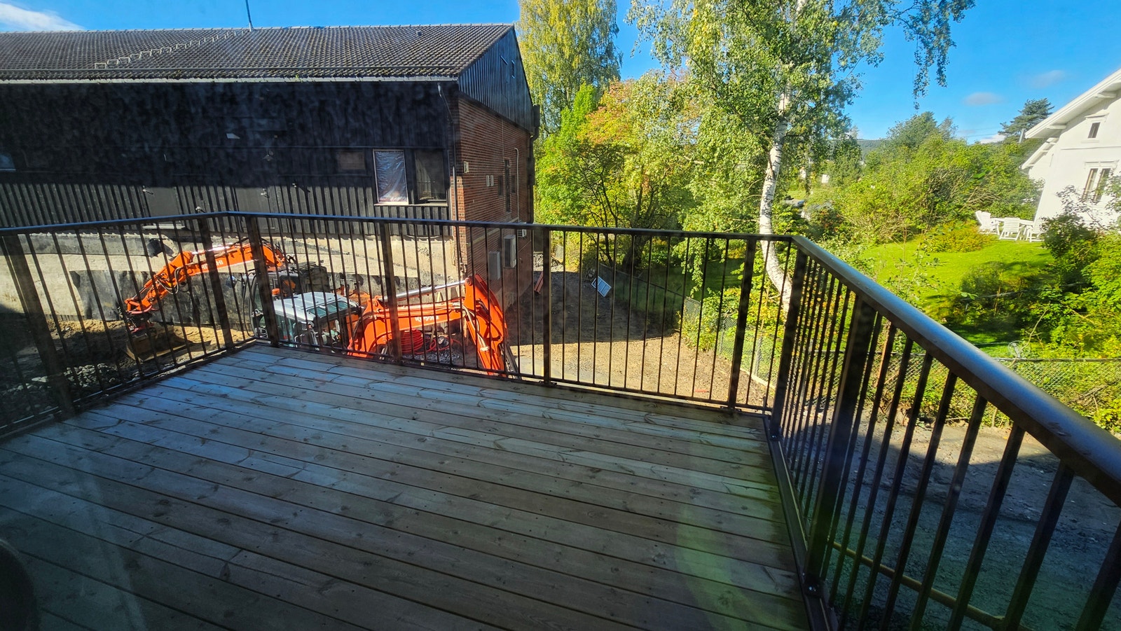 Apartment - Balcony - Facing West Galleribilde