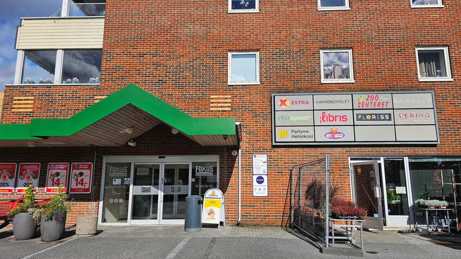 Market Area - Xtra, Vinmonopolet, Floris, Hairport (3-min walk) Galleribilde