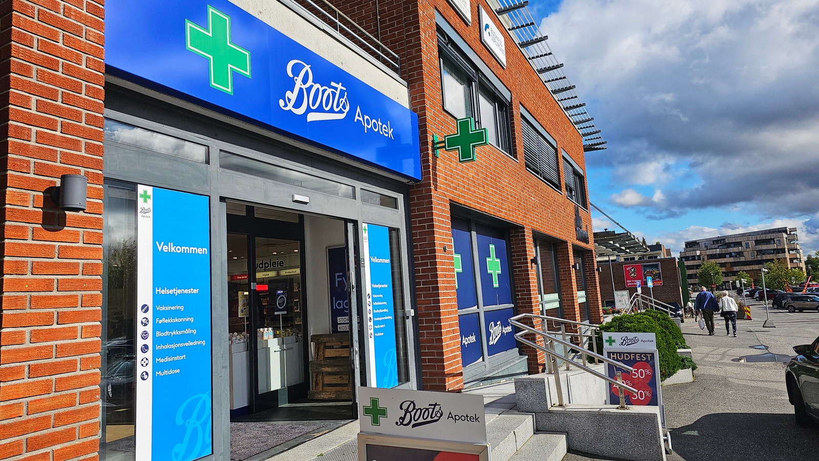 Market Area - Boots Apotek (3-min walk) Galleribilde