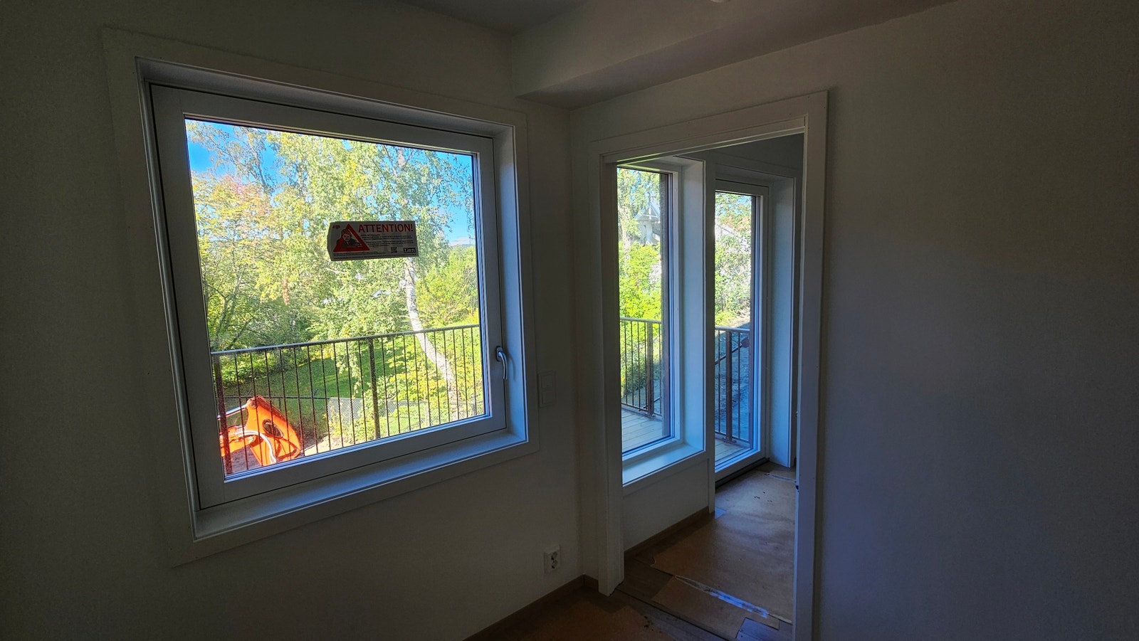 Apartment - Bedroom 1 - View towards Balcony Galleribilde