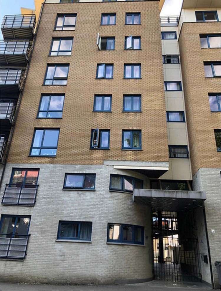 Building from face. Galleribilde