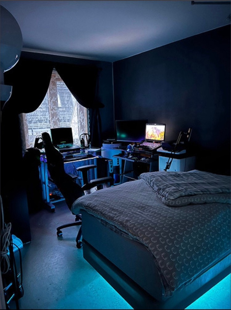 🚫 Adrian’s room. Galleribilde