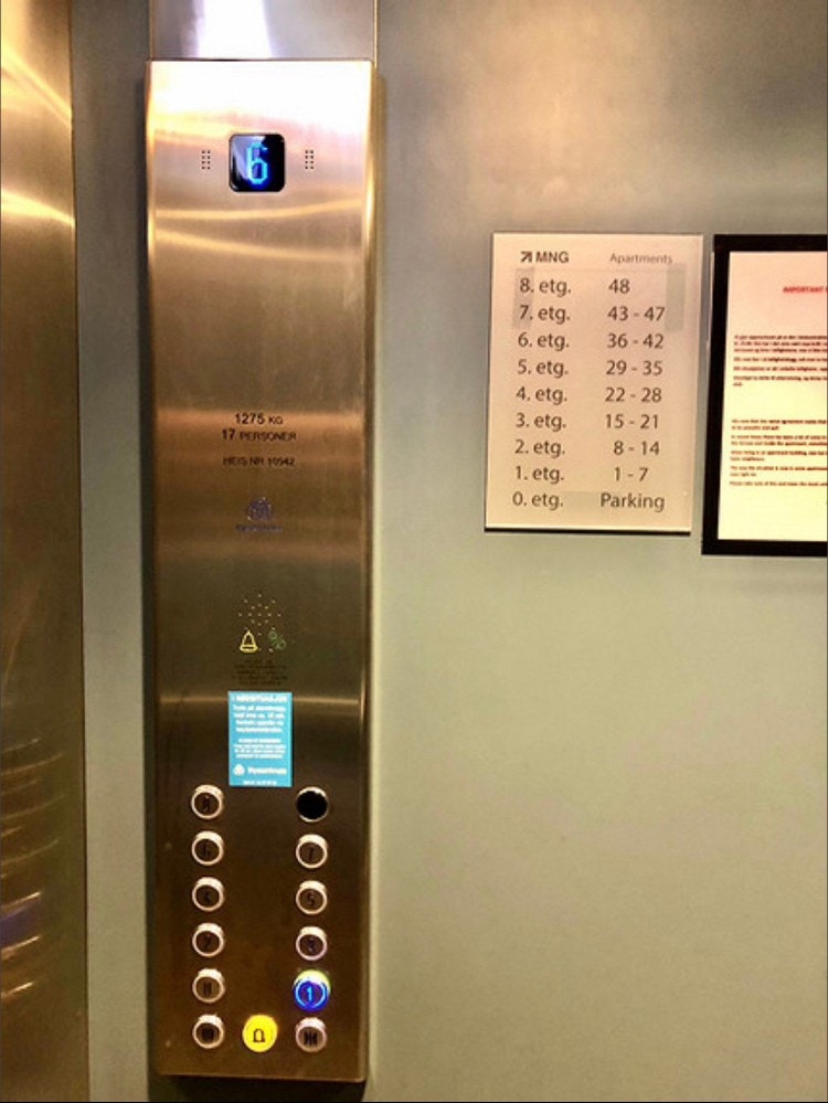 Elevator. Galleribilde