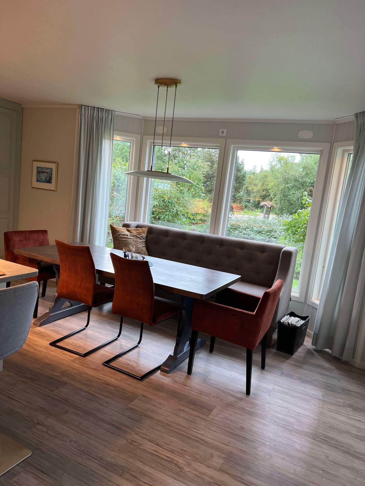 Stor og hyggelig plass for å samle venner og familie. Galleribilde