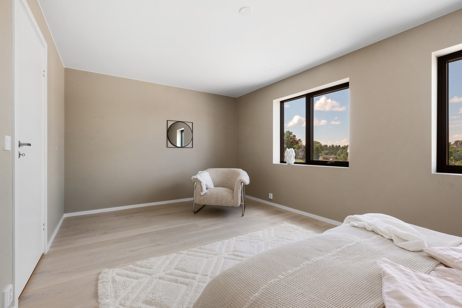 På hovedsoverommet er det god plass til større garderobeløsning. Galleribilde