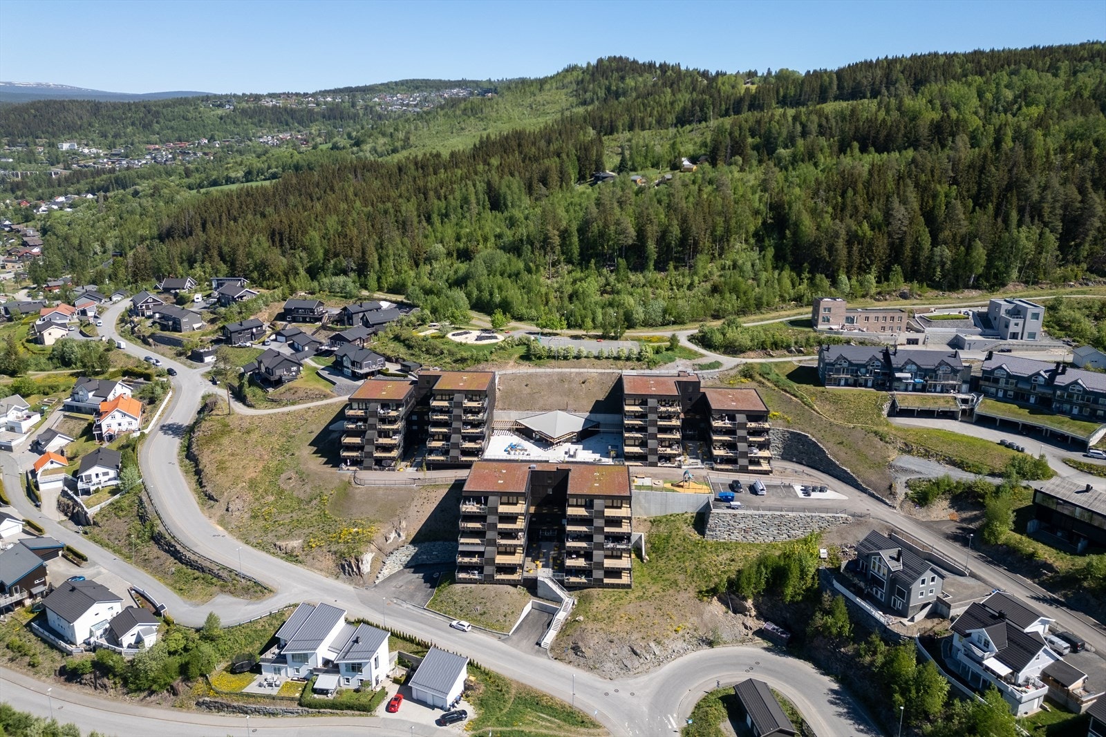 Sæterhagen terrasse består av tre byggetrinn. Byggetrinn 1 lengst til høyre, Byggetrinn 2 lengst til venstre og byggetrinn 3 i front. Galleribilde