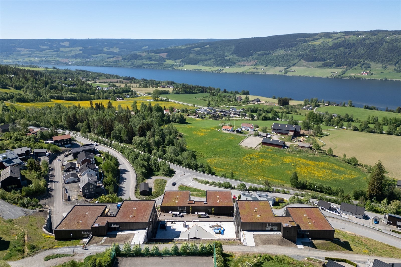 Helt nye terrasseleiligheter med sørvestvendt beliggenhet, flott utsikt og gode solforhold. Galleribilde