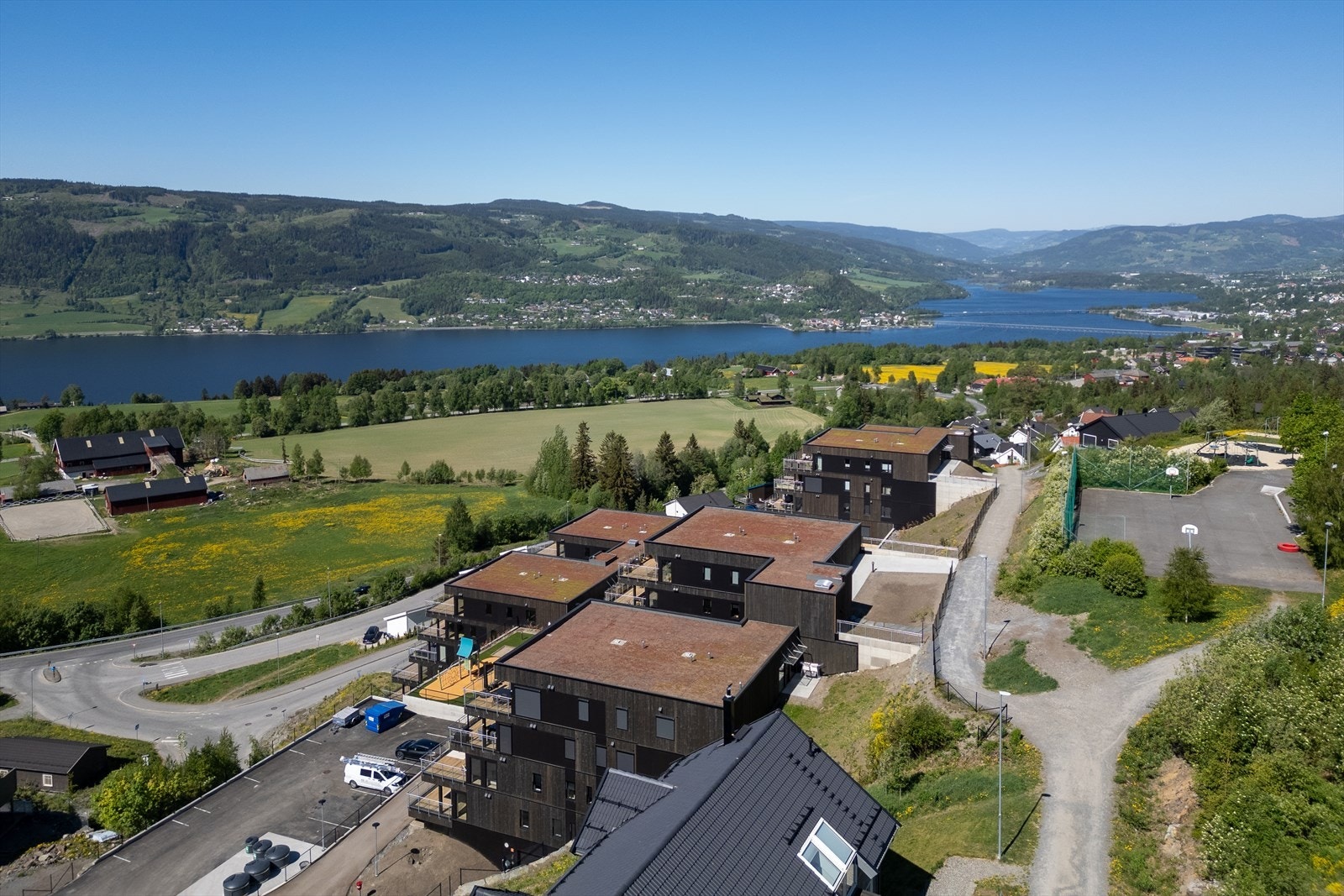 Et nybygget prosjekt i Søre-Ål, med flott utsikt og god solgang Galleribilde