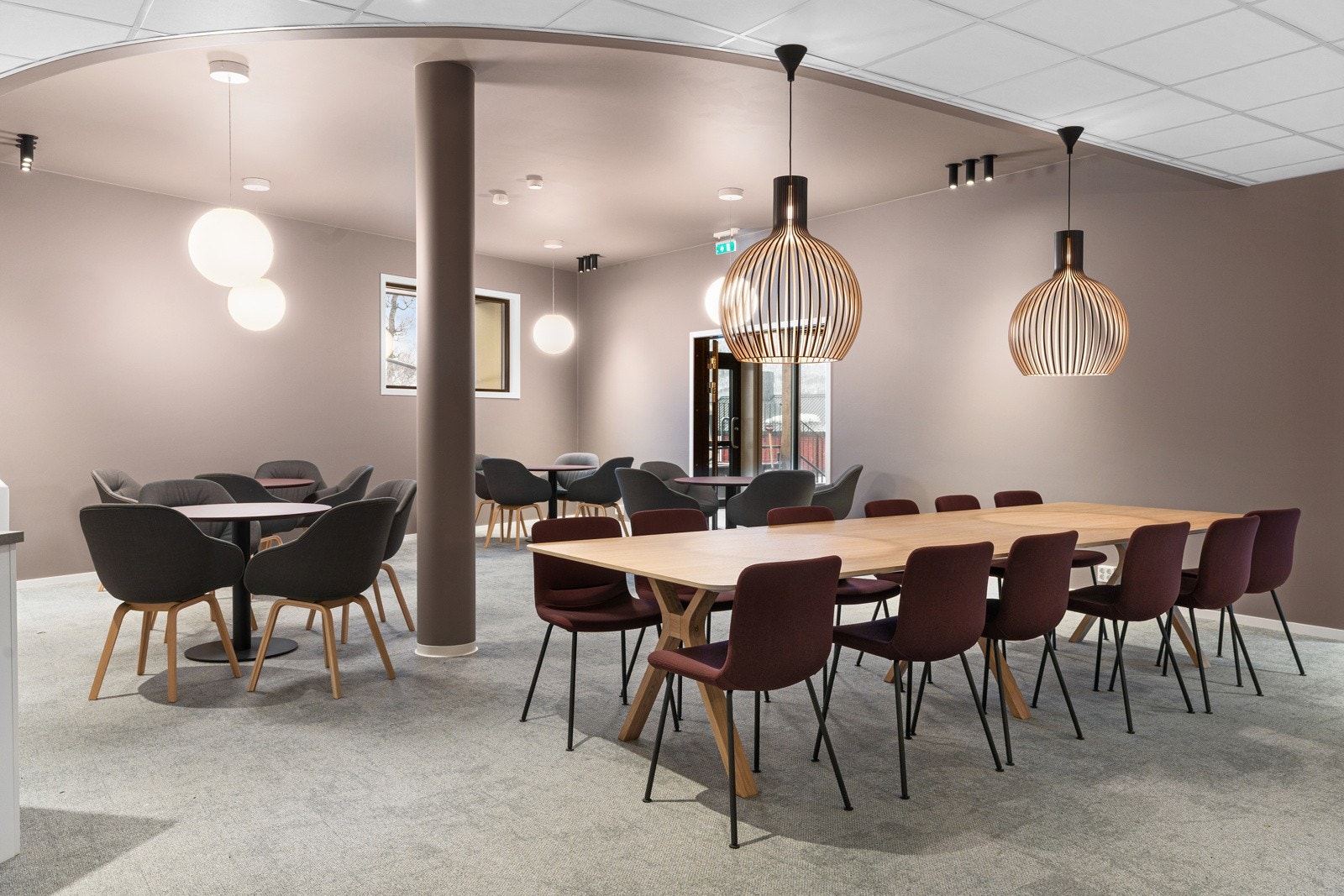 I fellesarealene på hovedplan er det vertsskap, allrom, kafe og hobbyrom - for å nevne noe. Galleribilde