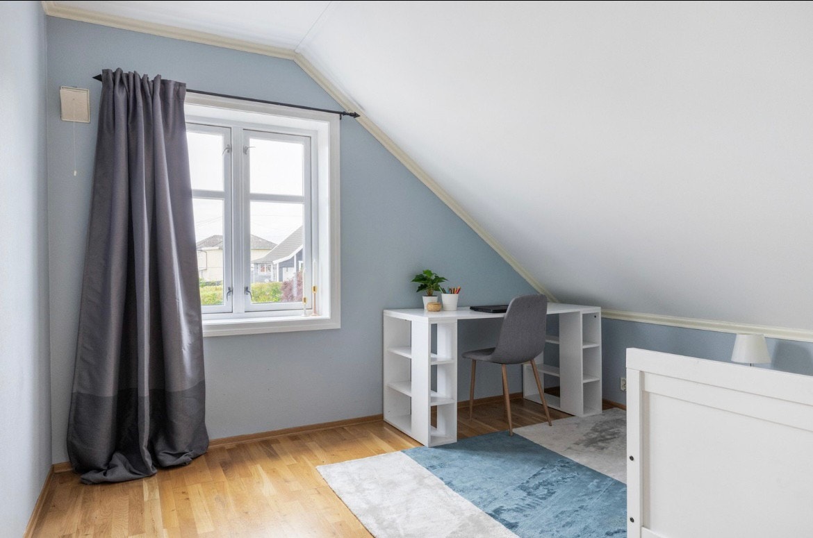 Det tredje soverommet har en dus og delikat farge som gjør det enkelt å innrede Galleribilde