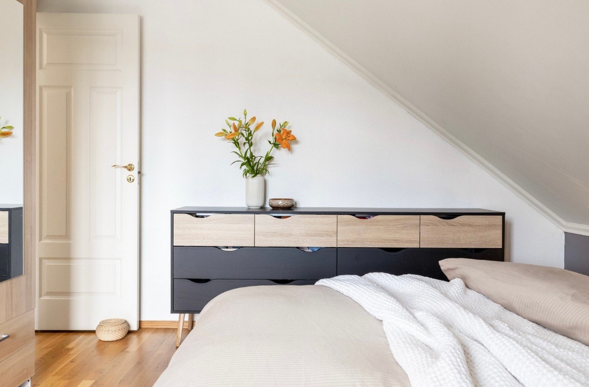 Soverommet har god plass til diverse garderobeløsninger Galleribilde