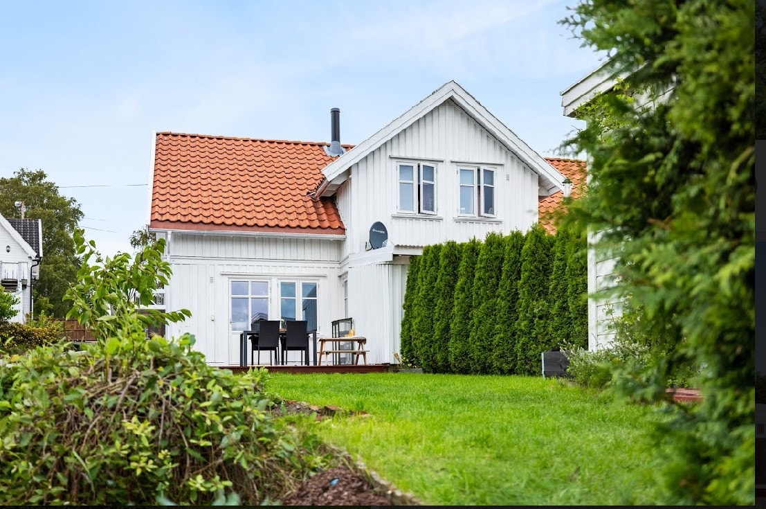 Tomannsbolig er opprinnelig oppført i 2009, er over to plan og har energimerking C Galleribilde