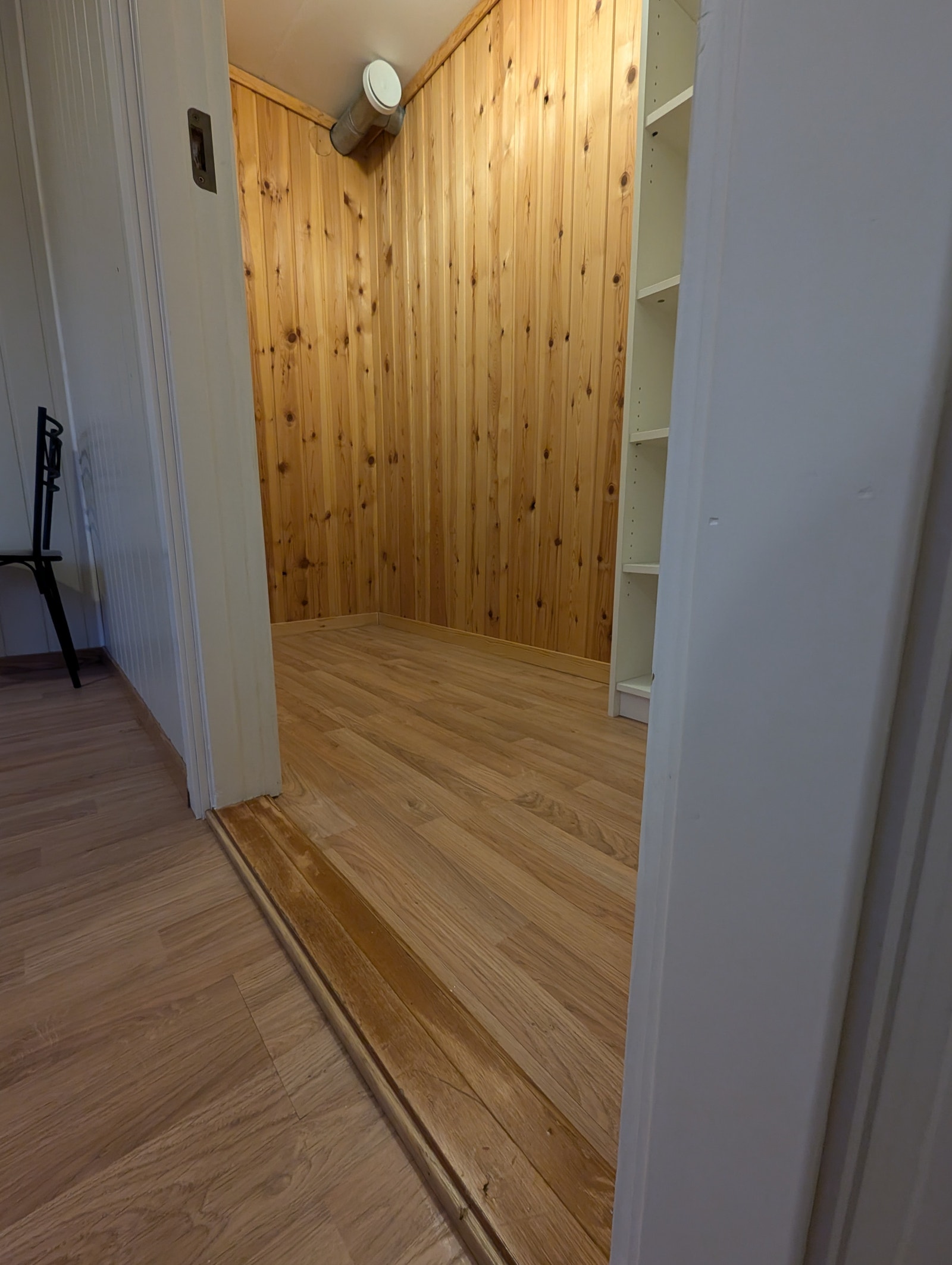 Barnesoveroom/ klær skap Galleribilde