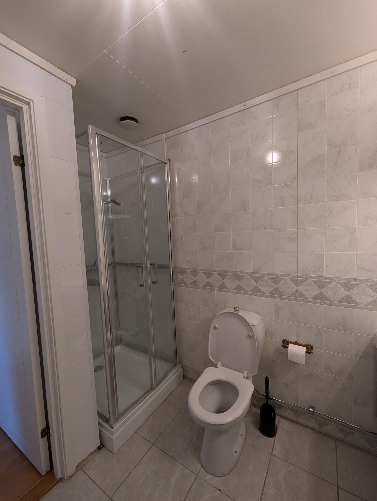 Bad med dusjkabinett Galleribilde