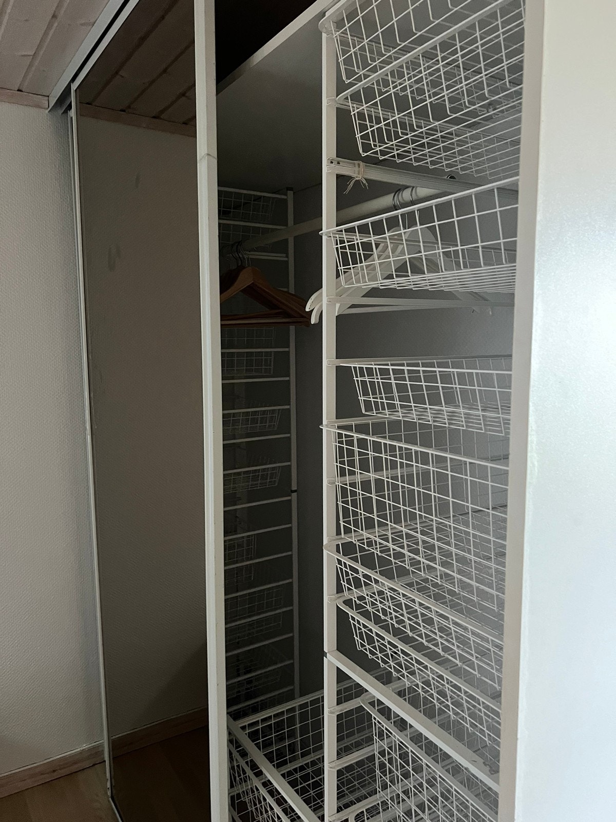 Skyvedørsgarderobe på soverommet Galleribilde