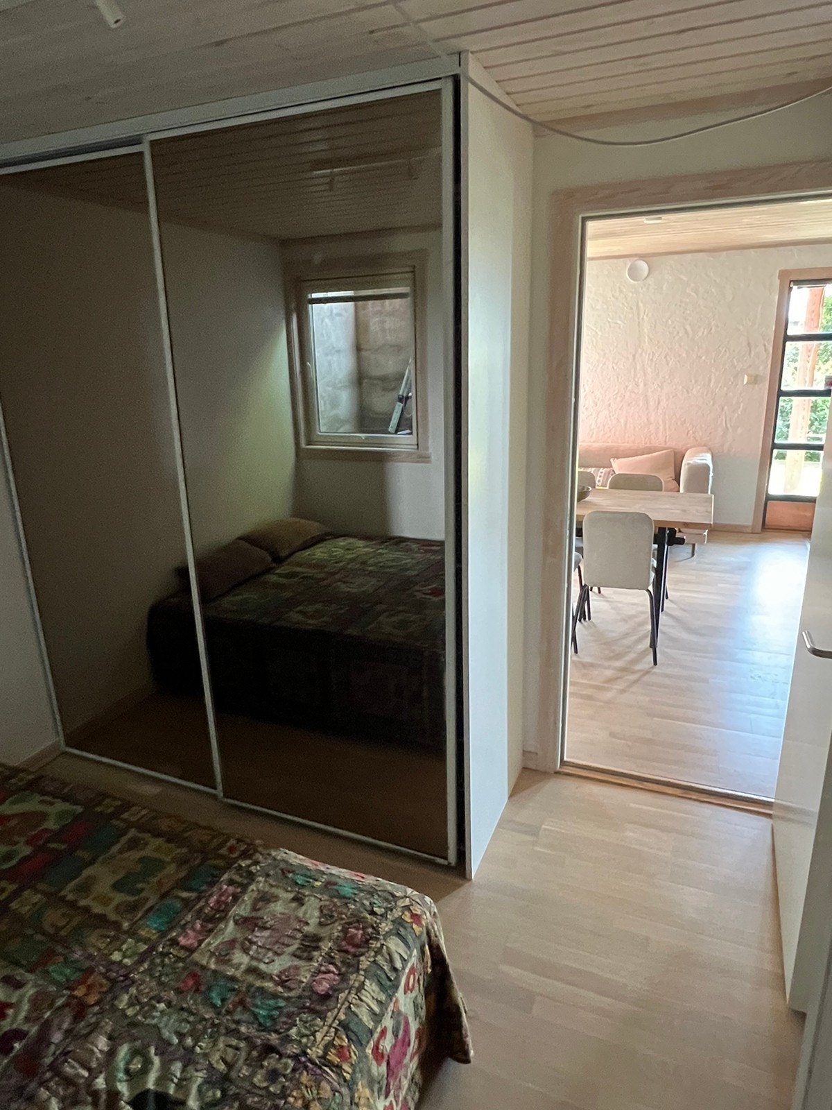Skyvedørsgarderobe på soverommet Galleribilde