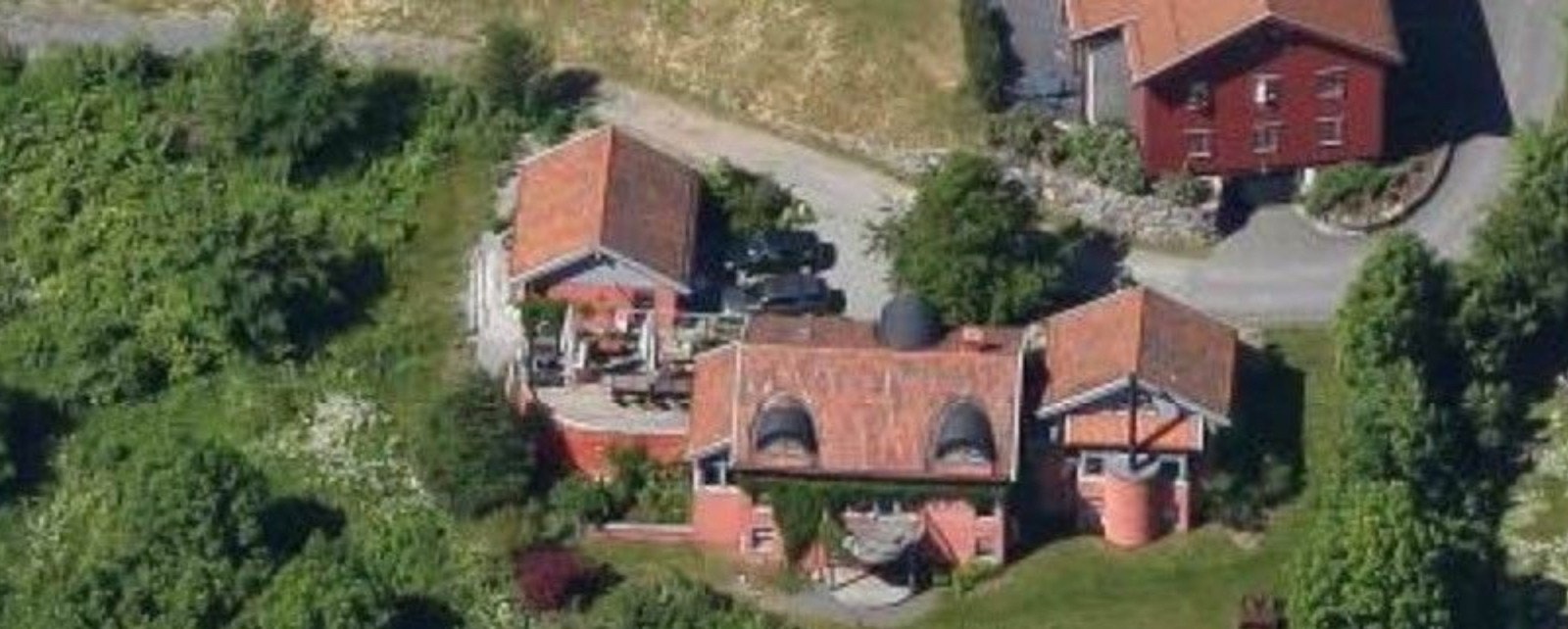 Til venstre på bildet bygges nå en ny villa Galleribilde