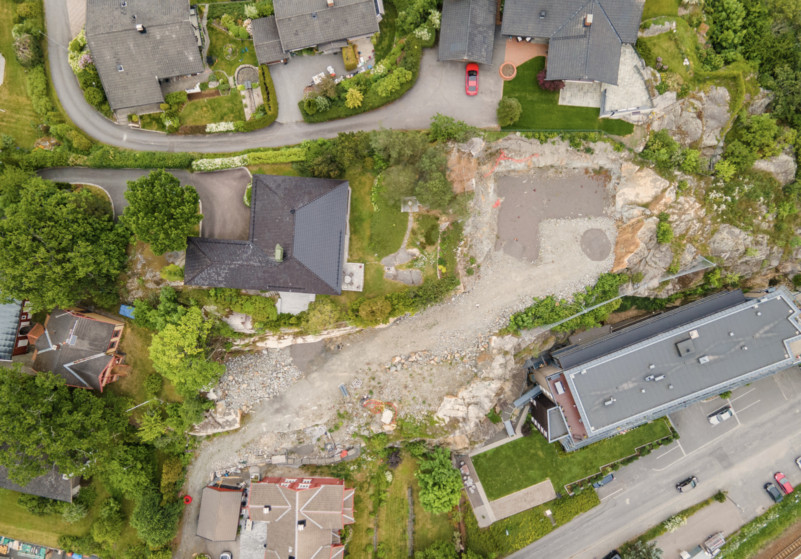 Tilrettelagt grunnarbeid, ferdig anlagt vei til husene Galleribilde