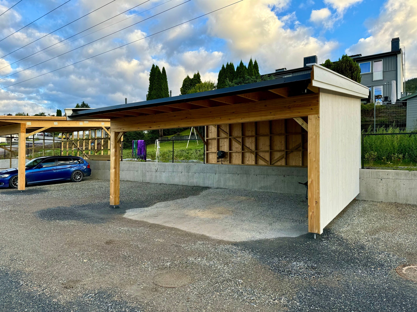 1 p plass i carport og 1 biloppstillingsplass medfølger | muligheter for lader Galleribilde