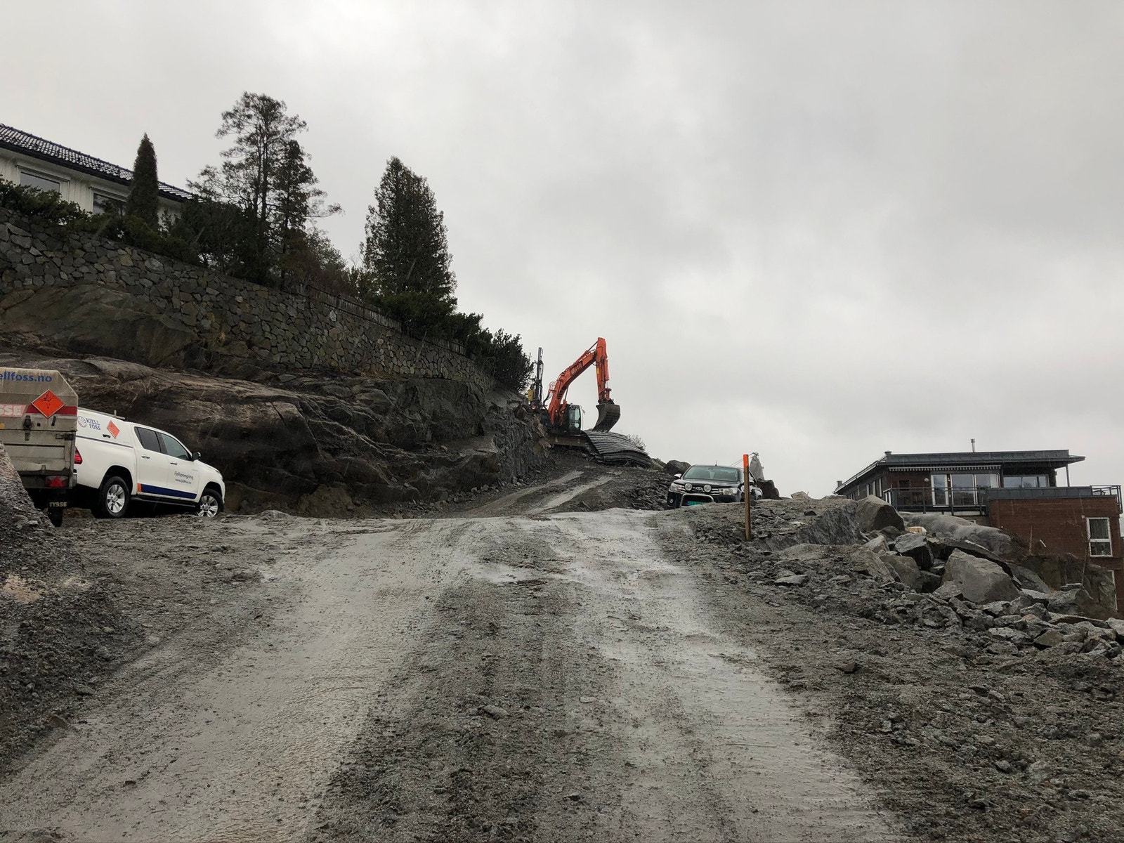 Tilrettelagt grunnarbeid, ferdig anlagt vei til husene Galleribilde