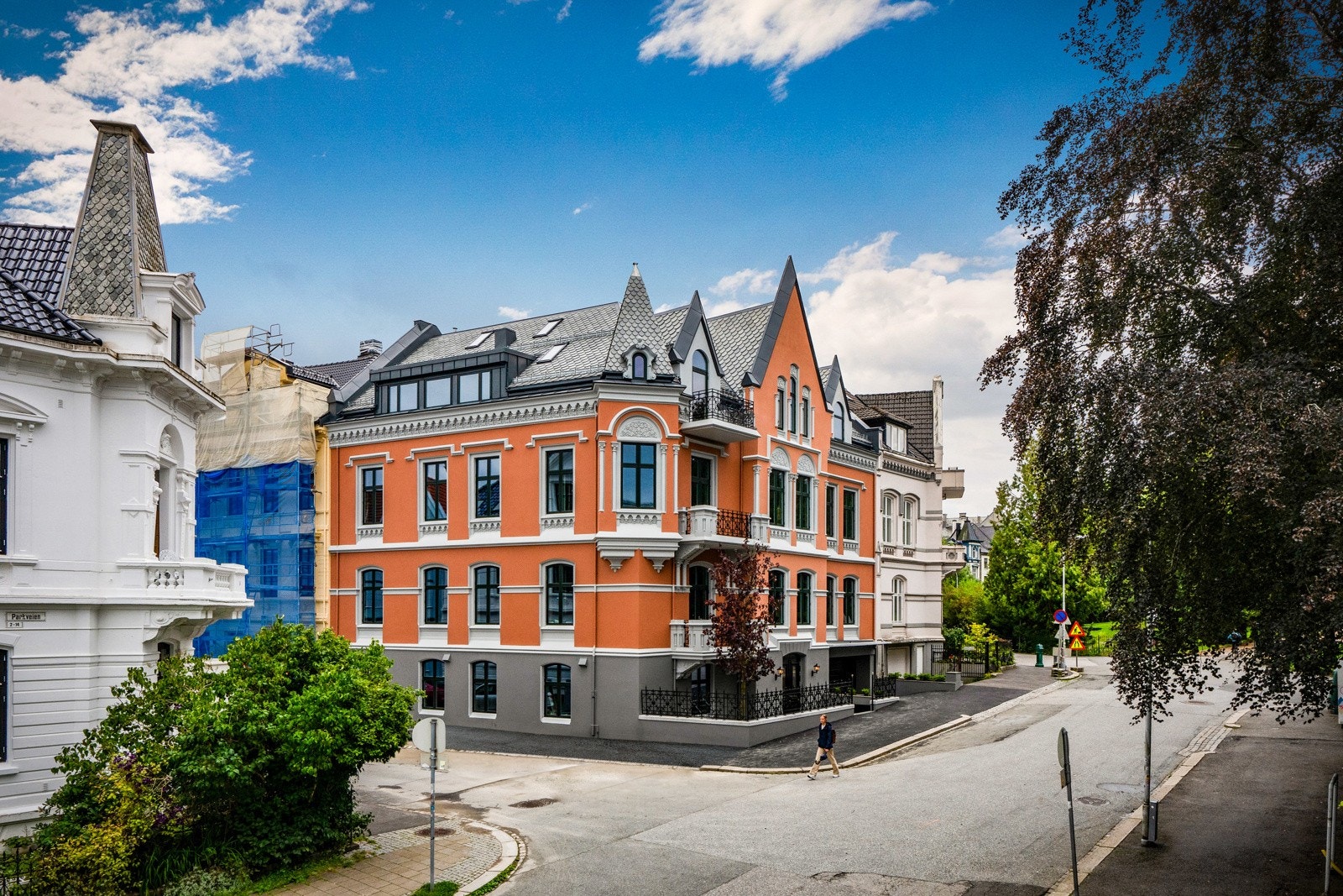 En klassisk pen bygård Galleribilde