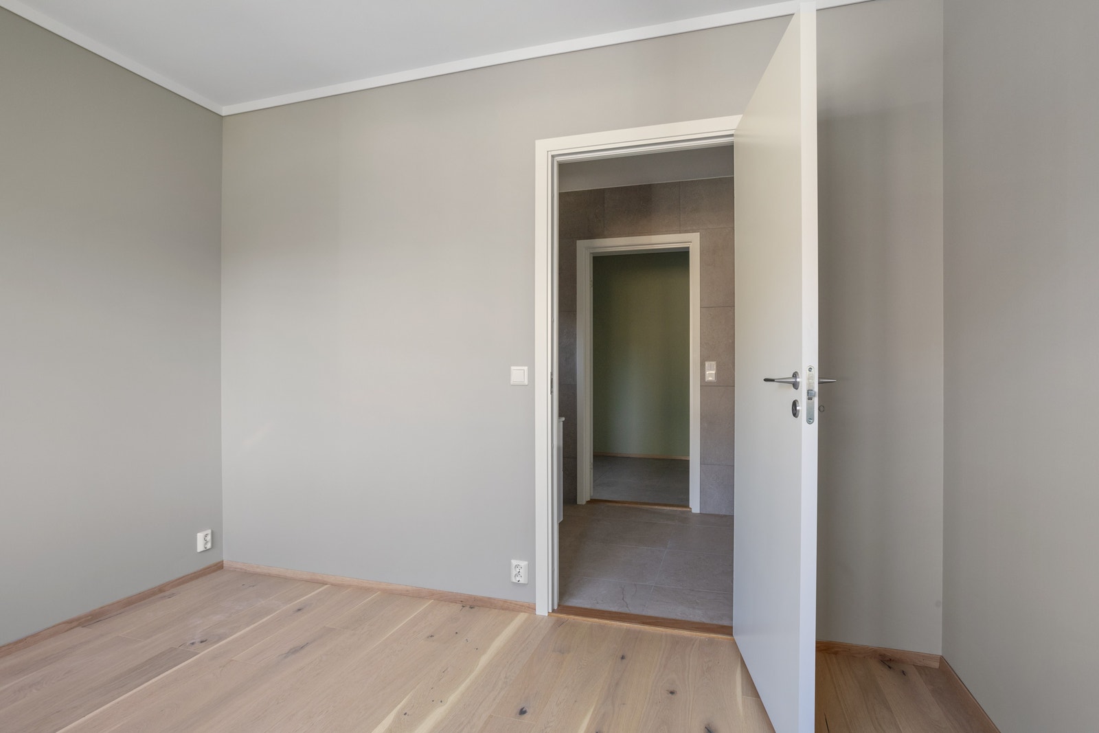 Det er direkte inngang fra soverom til badet Galleribilde